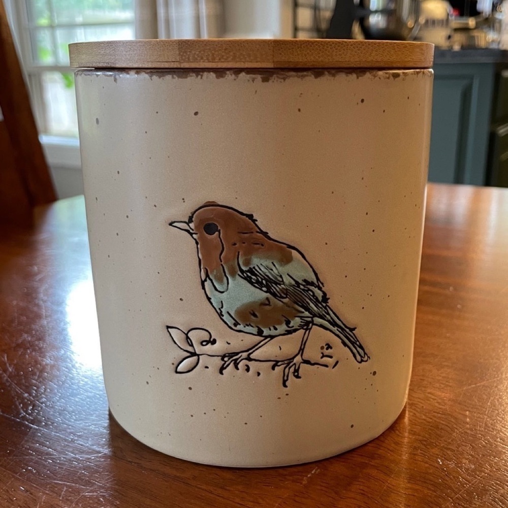 Spectrum Inhomestylez Larger Spring Bird Reactive Canister